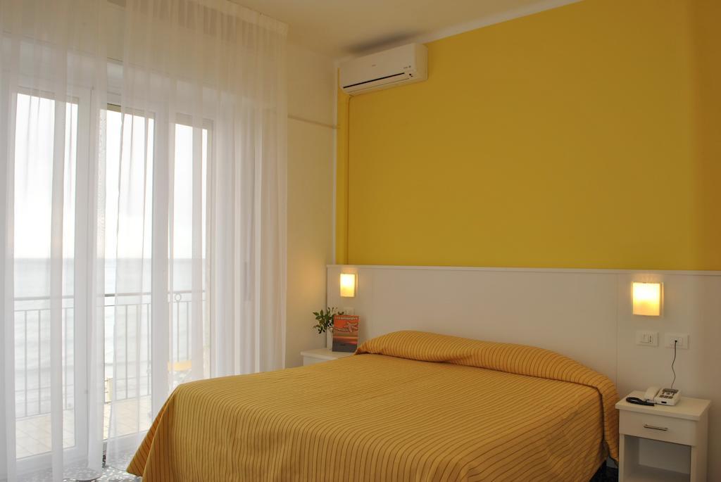 Hotel Bristol ไลเกวญา ภายนอก รูปภาพ