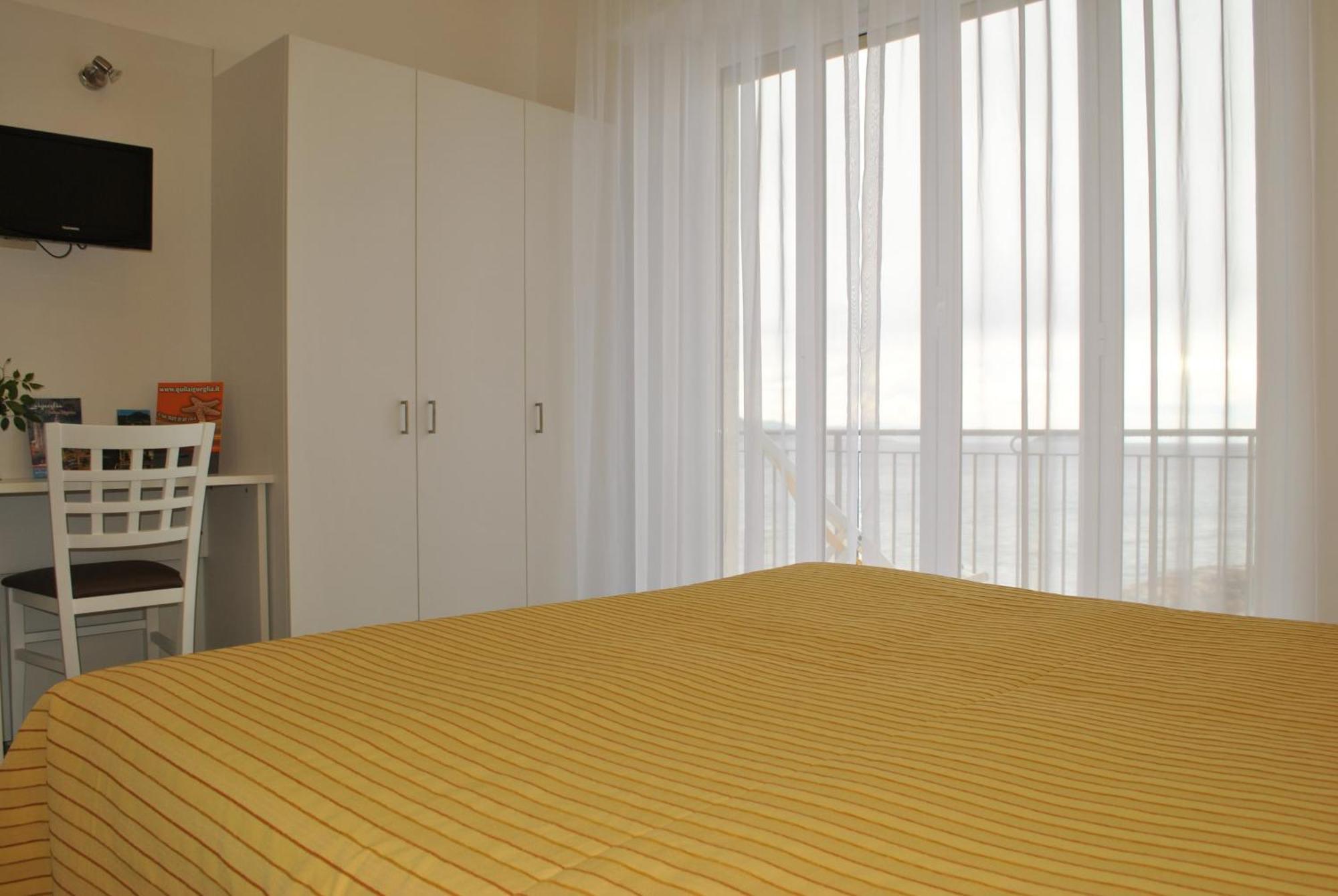 Hotel Bristol ไลเกวญา ภายนอก รูปภาพ