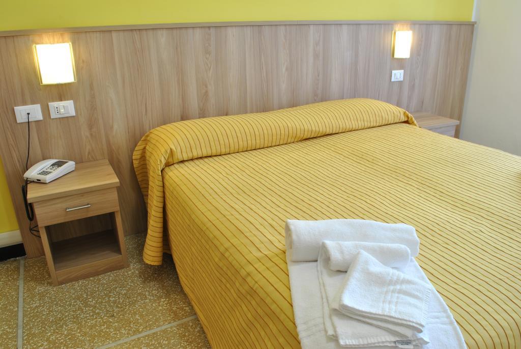 Hotel Bristol ไลเกวญา ภายนอก รูปภาพ